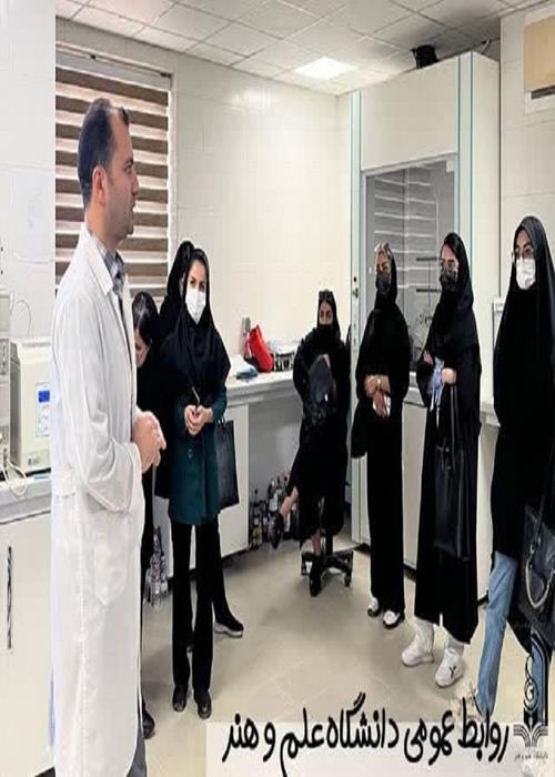 بازدید دانشجویان دختر دانشگاه علم و هنر از پزشکی قانونی یزد